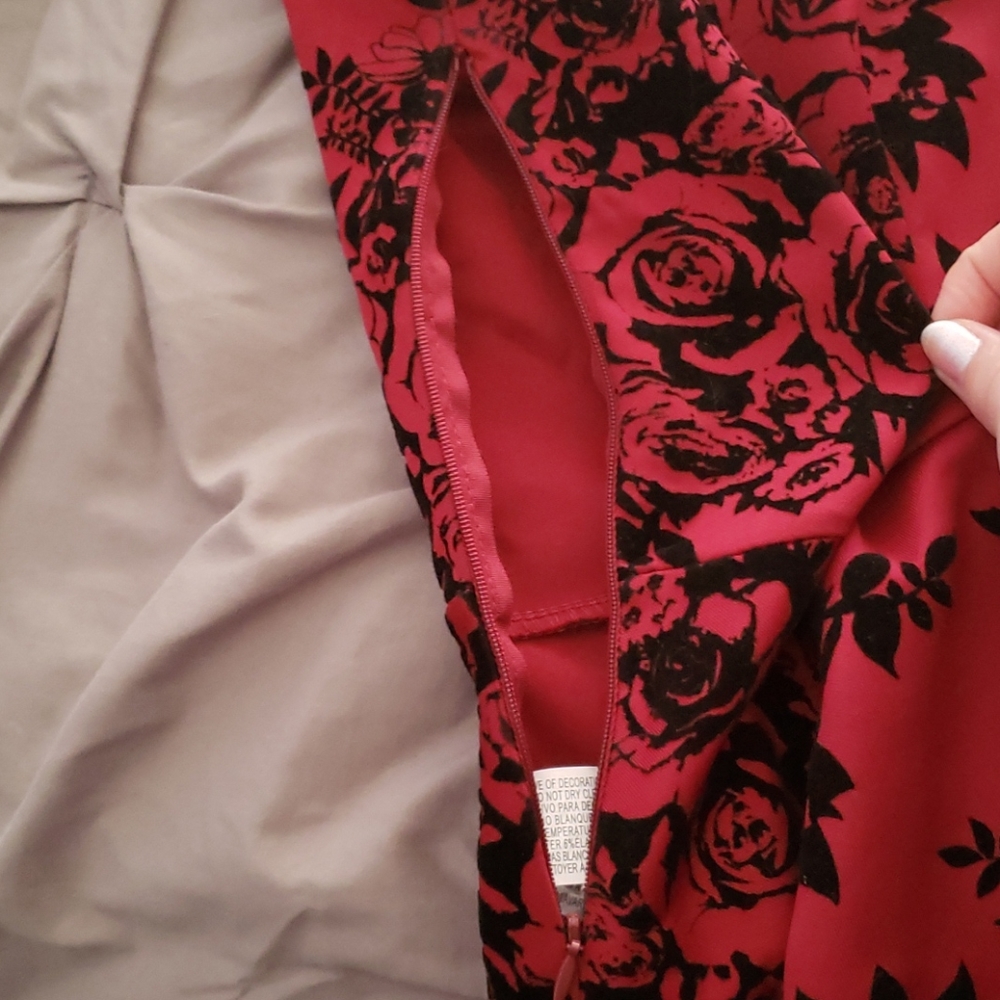 🌷🌷Red Peplum Top🌷🌷 - Picture 3 of 4